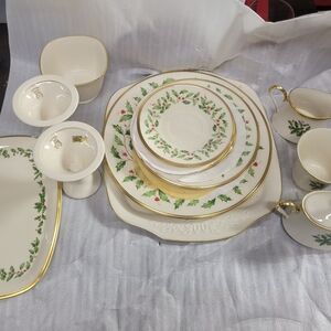 13 peice lenox fine chine. HOLIDAY EDITION
